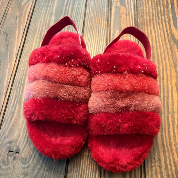 UGG fluff yeah in metallic red - Picture 2 of 7